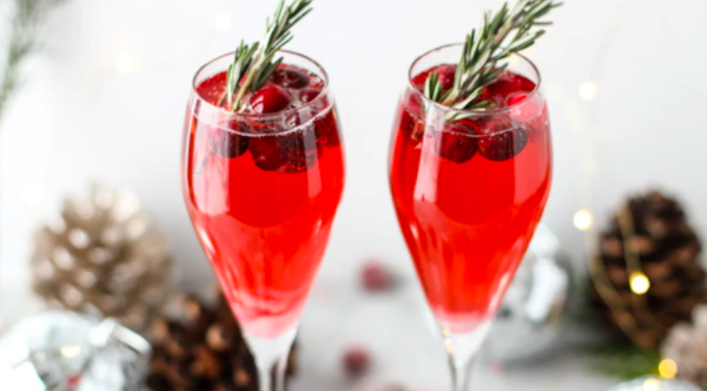 A Cup of Holiday Cheer: Christmas Tea Cocktails